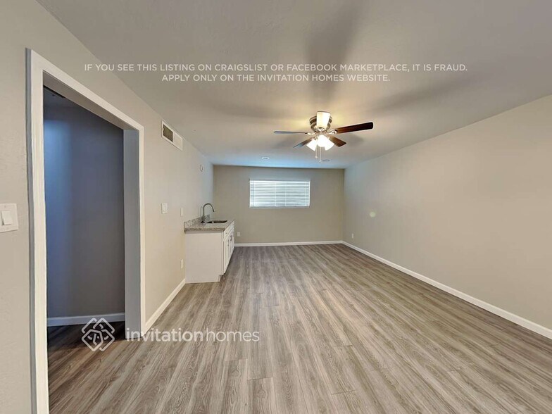 Building Photo - 12807 N 38th Ave