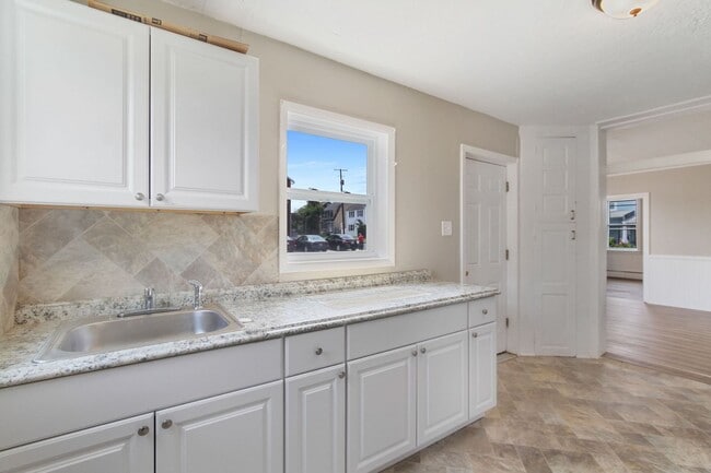 Building Photo - Coming Soon- Spacious 3-bedroom home Locat...