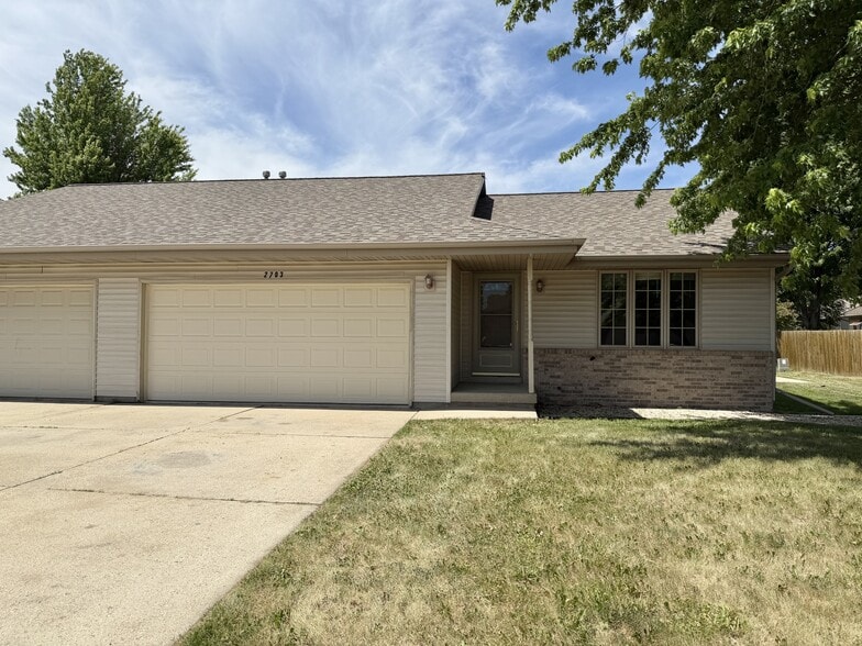 Building Photo - 2701-2703 N Wuthering Hills Dr