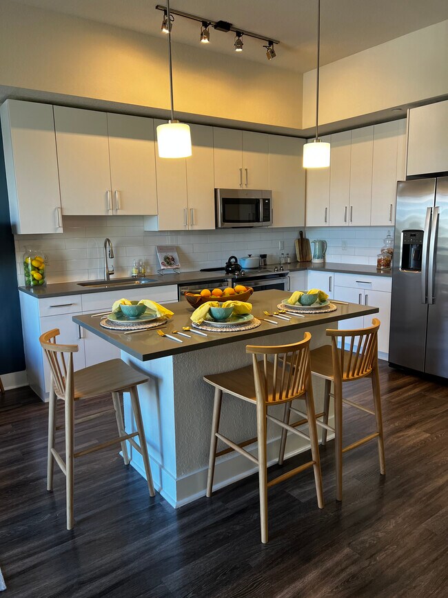 Building Photo - 475 NE 25th St