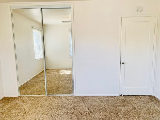 Building Photo - 2BD/1BA PACIFIC BEACH HOUSE LESS THAN 5 BL...