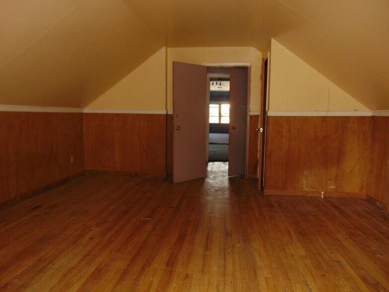 Building Photo - 7637 S Eberhart Ave