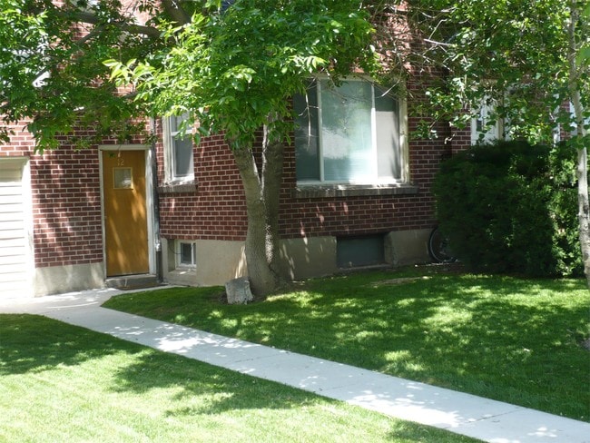 Building Photo - 697 600 W