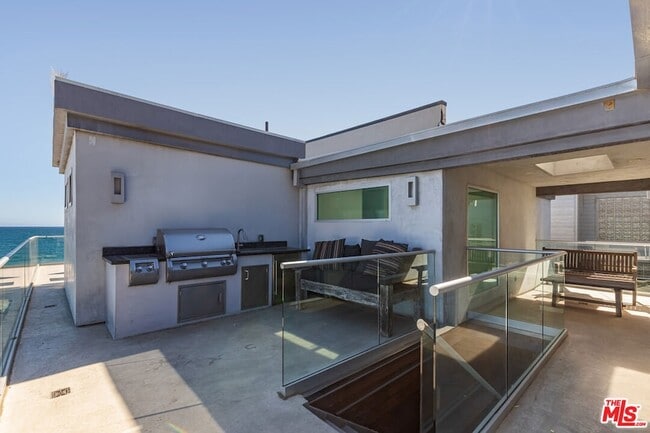 Building Photo - 26050 CA-1