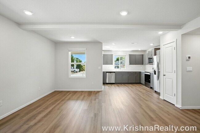 Building Photo - Modern & Spacious 3 BD* 2BA* Brand-New Sin...