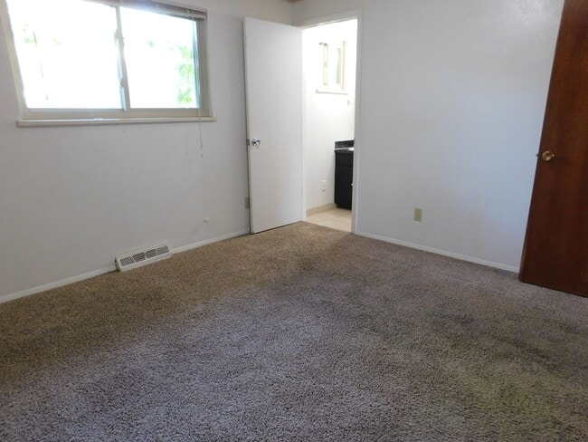 Building Photo - Home in Paradise Hills Sub-Division