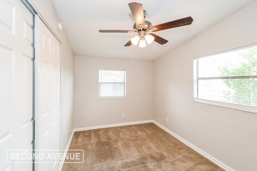 Building Photo - 285 Renne Dr N