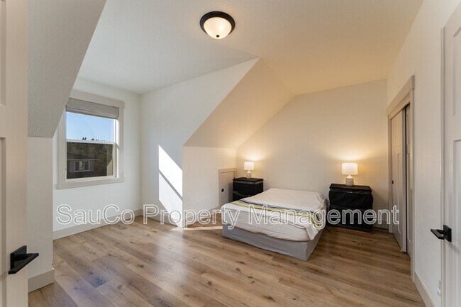 Building Photo - 35471 Portland View Dr