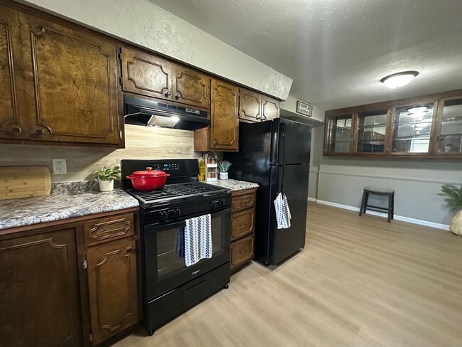 Building Photo - Renovated 2 bed, 1 bath home for rent in W...