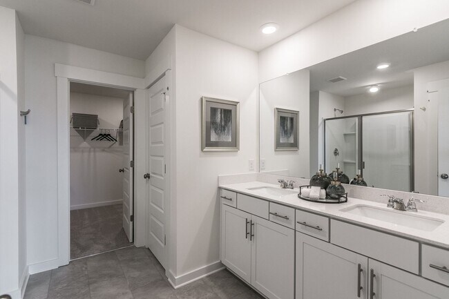 Building Photo - Modern Townhome