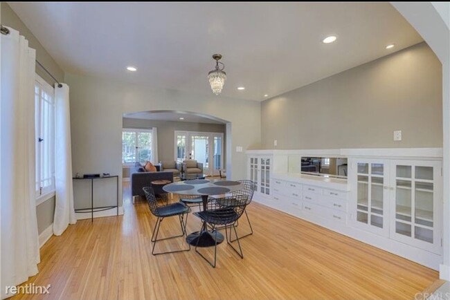 Building Photo - 3 br, 2 bath House - 221 N Berkeley Ave