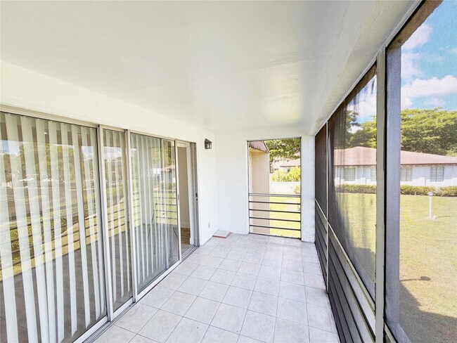 Building Photo - 2710 Riverside Dr