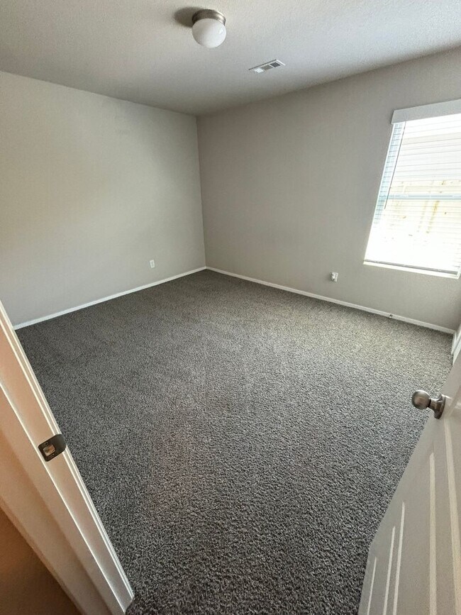 Building Photo - Location, Style, and Space: South Fayetteville Living at Its Best!