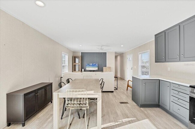 Building Photo - 3230 Smith St