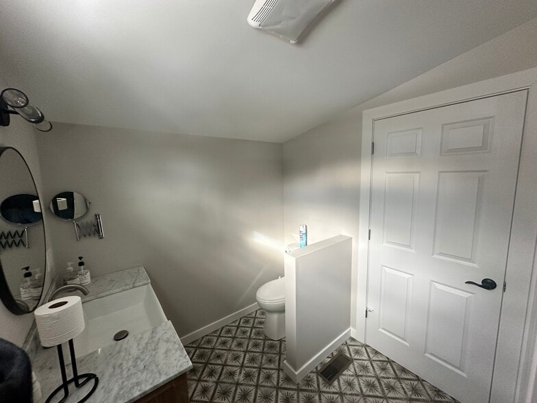 Building Photo - 43 1st St