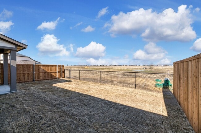 Building Photo - AVAILABLE NOW!  CUL-DE-SAC TRIPLEX LOT LOCATED ON 1-ACRE IN MIDLOTHIAN, TX!