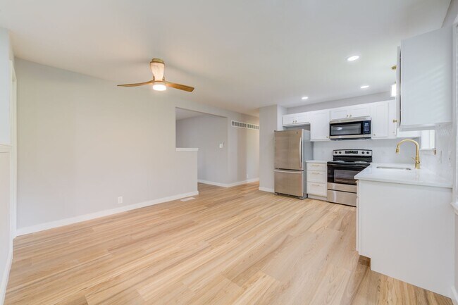 Building Photo - Beautiful renovated three bedroom house