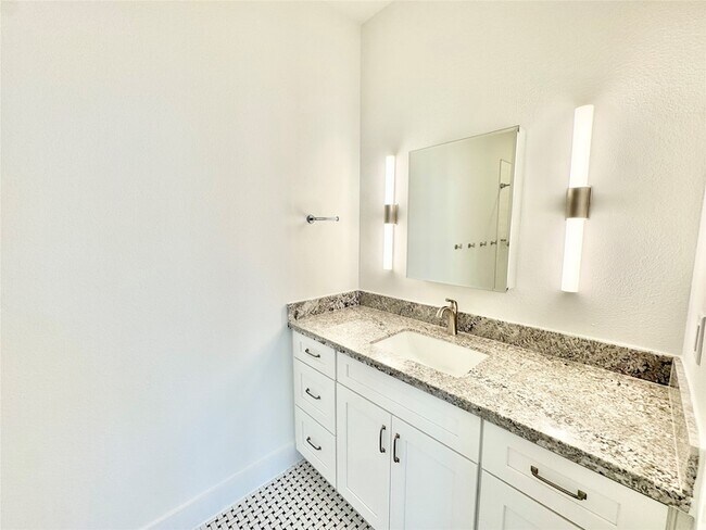 Building Photo - 2102 Mechanic St