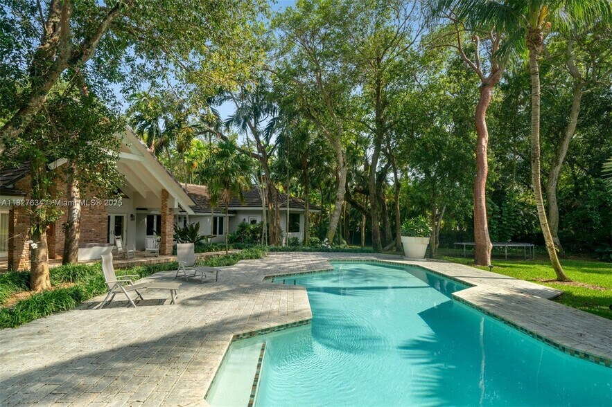 Building Photo - 9000 Arvida Dr