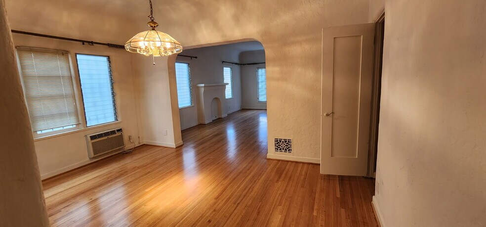 Building Photo - 419 N Stanley Ave