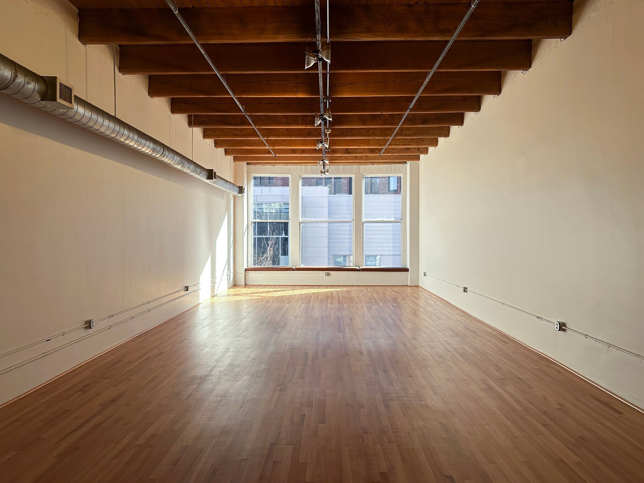 Building Photo - 945 Liberty Ave