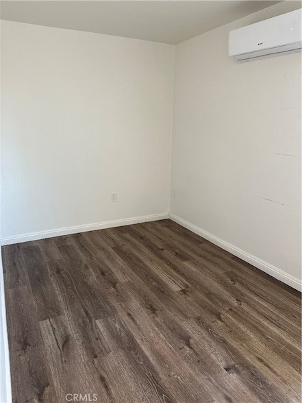 Building Photo - 5828 1/2 N Vista Street Unit