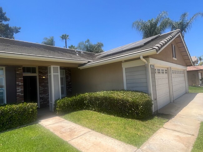 Building Photo - Beautiful Single-Story Corona Home-1556 Ir...