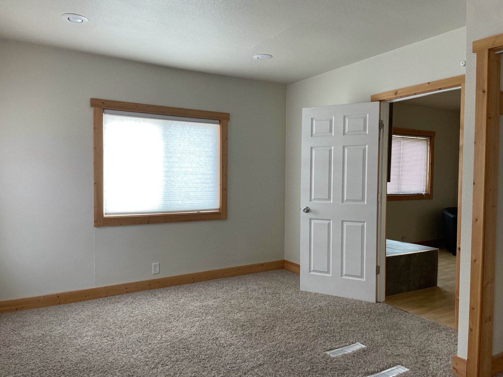 Main bdrm - 1614 Custer St