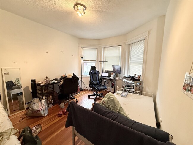 Building Photo - 8 Wave Ave