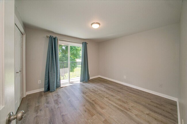 Building Photo - Bright & Stylish Townhome in the Heart of ...