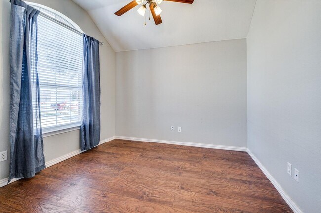 Building Photo - Amazing 3 Bed, 2 Bath Rental Available in ...
