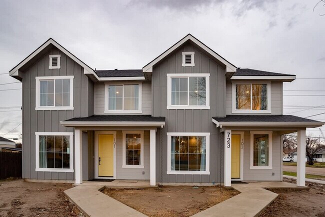 Building Photo - 717 E Elgin St