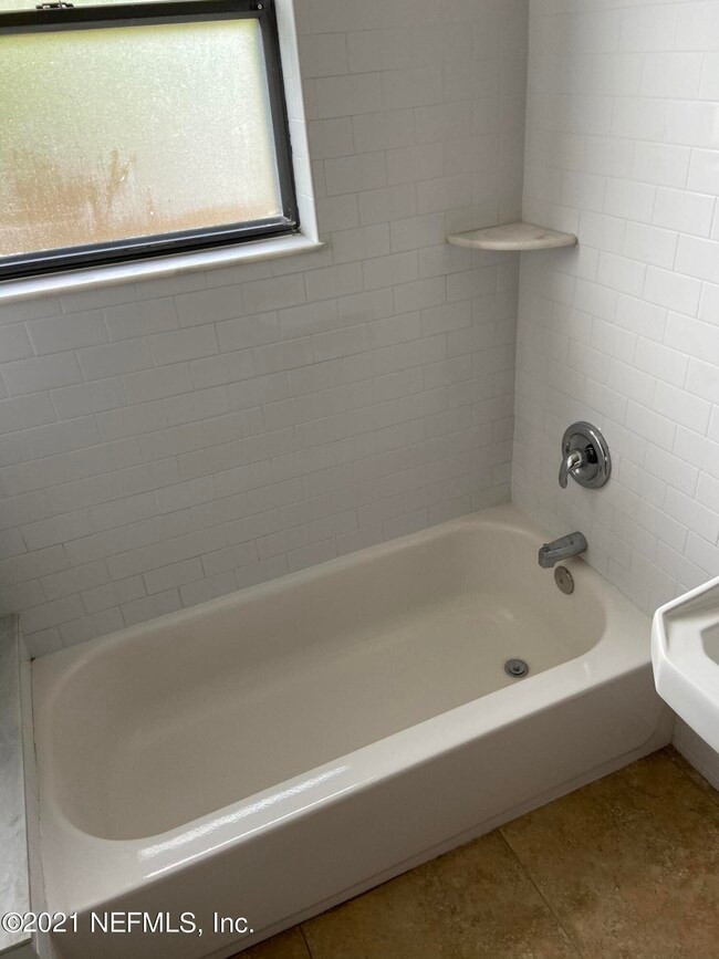 Building Photo - 1205 Lasalle St