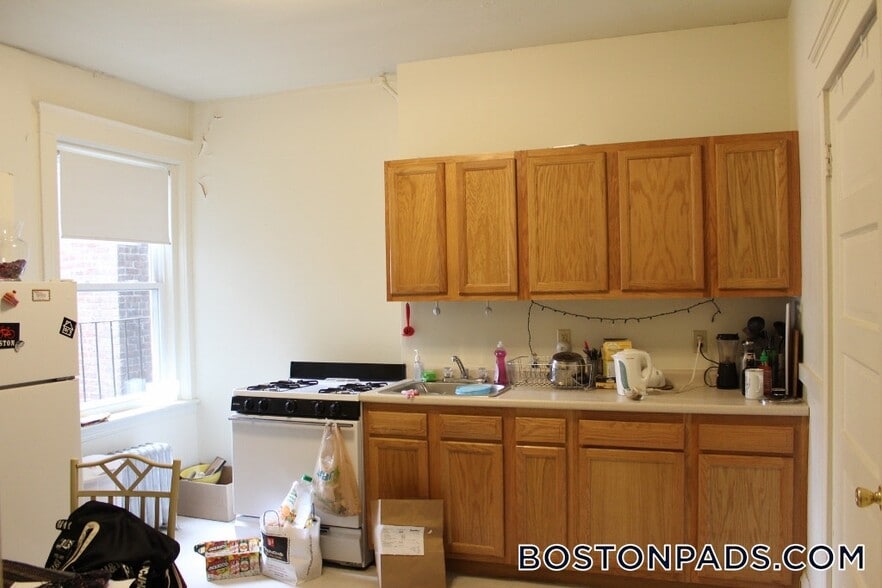 Building Photo - 1381 Commonwealth Ave