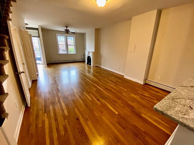 Building Photo - 323.5 Pavonia Ave