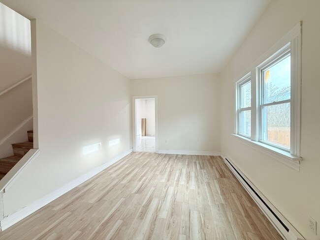 Building Photo - 210 Center Ave