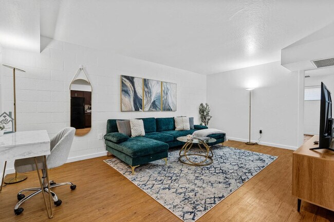 Building Photo - 109 E Broadway Rd