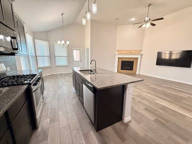 Building Photo - Beautiful 4 Bed 2 Bath in Mustang Schools