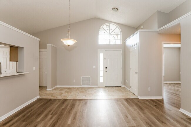 Building Photo - 466 Valencia Pl Cir