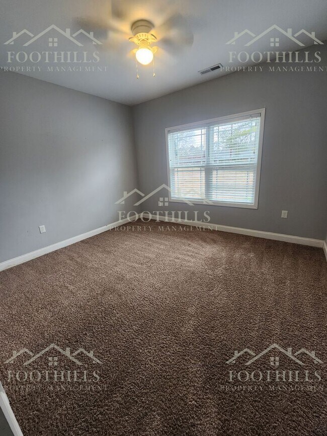 Building Photo - 1413 Dunn Rd