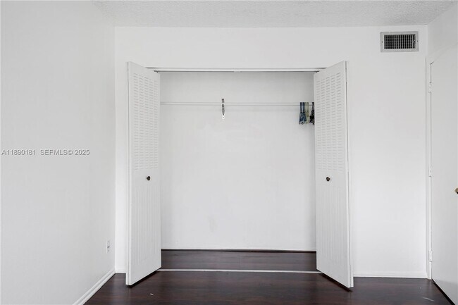 Building Photo - 9491 Evergreen Pl