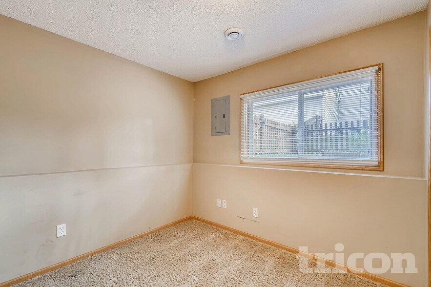 Building Photo - 357 Parkview Ln S