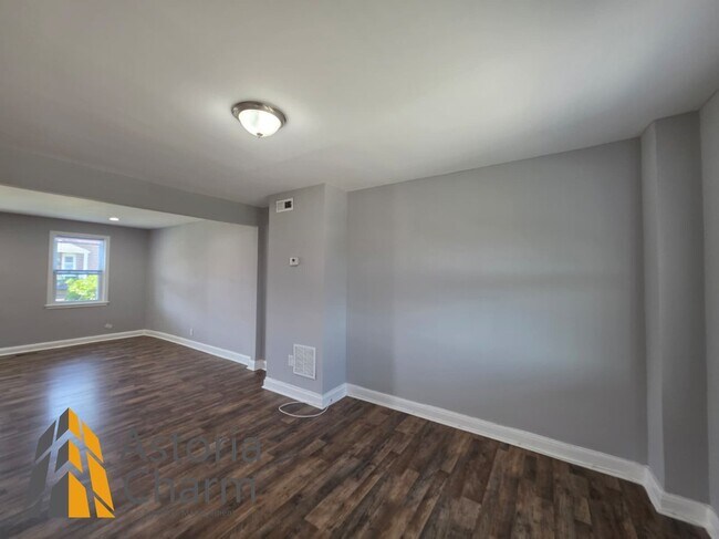 Building Photo - 1015 Lyndhurst St