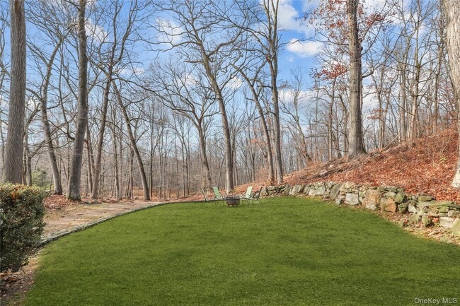 Building Photo - 20 Cedar Rd E