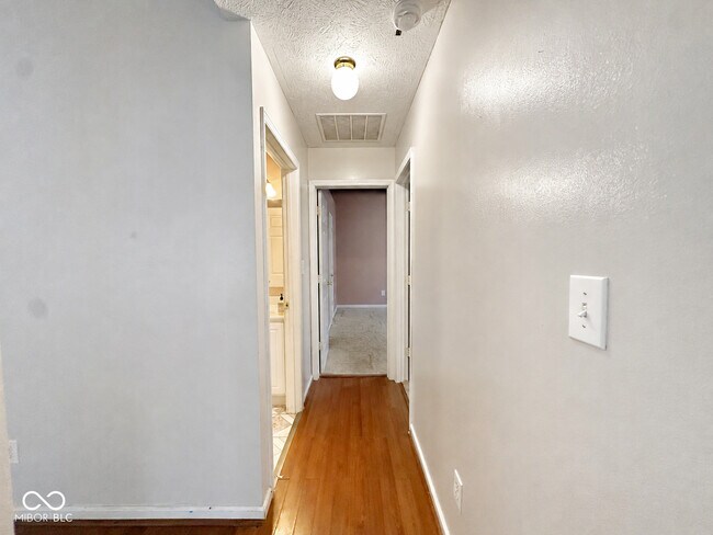 Building Photo - 7226 Parklake Cir