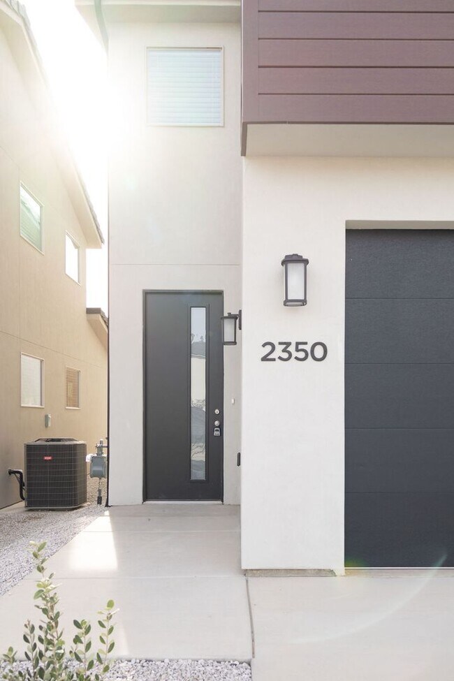 Building Photo - Spacious 4-Bed Home in Sage Canyon