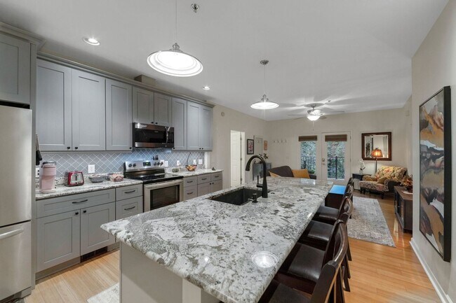 Building Photo - Charming 2BR Condo in Asheville