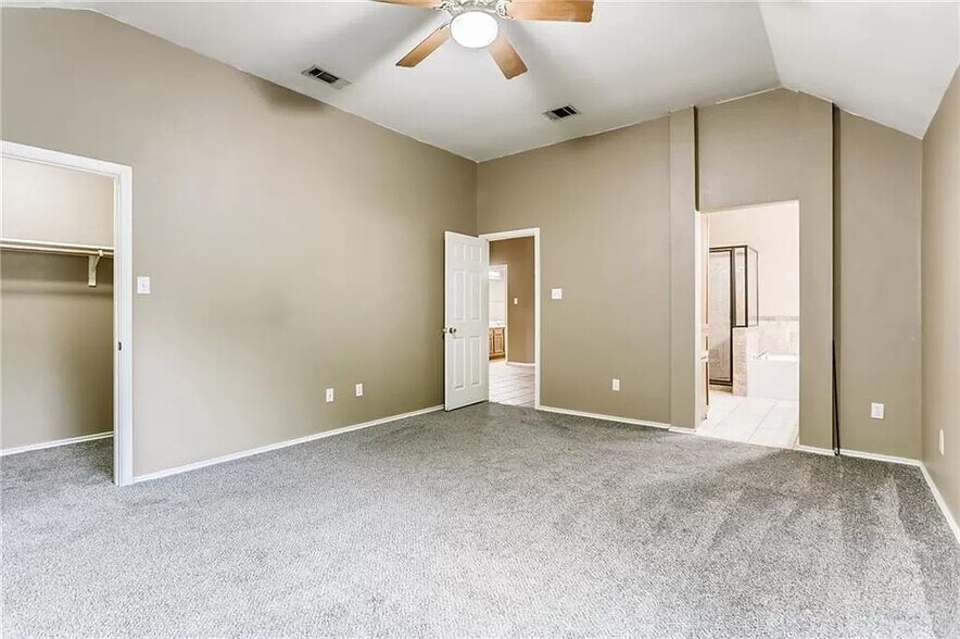 Master bedroom - 414 Steeplechase Dr