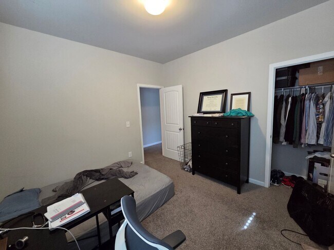 Building Photo - Gorgeous 3 bedroom home!