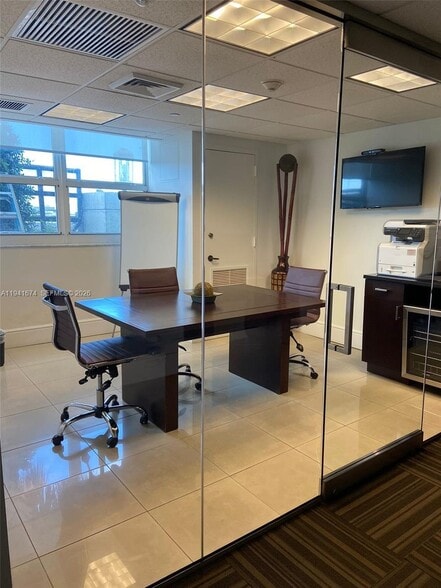 Building Photo - 650 West Ave